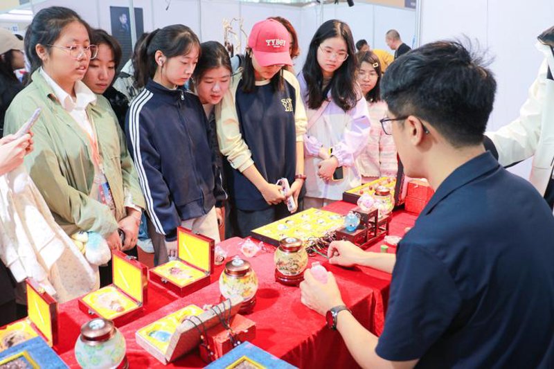 艺术教育平台：开启无限想象之旅